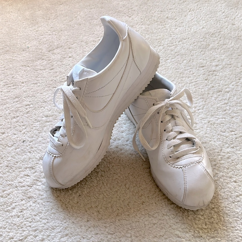 Nike Leather Cortez Women’s sneakers, In Very Good Pre-loved Condition. Size 9